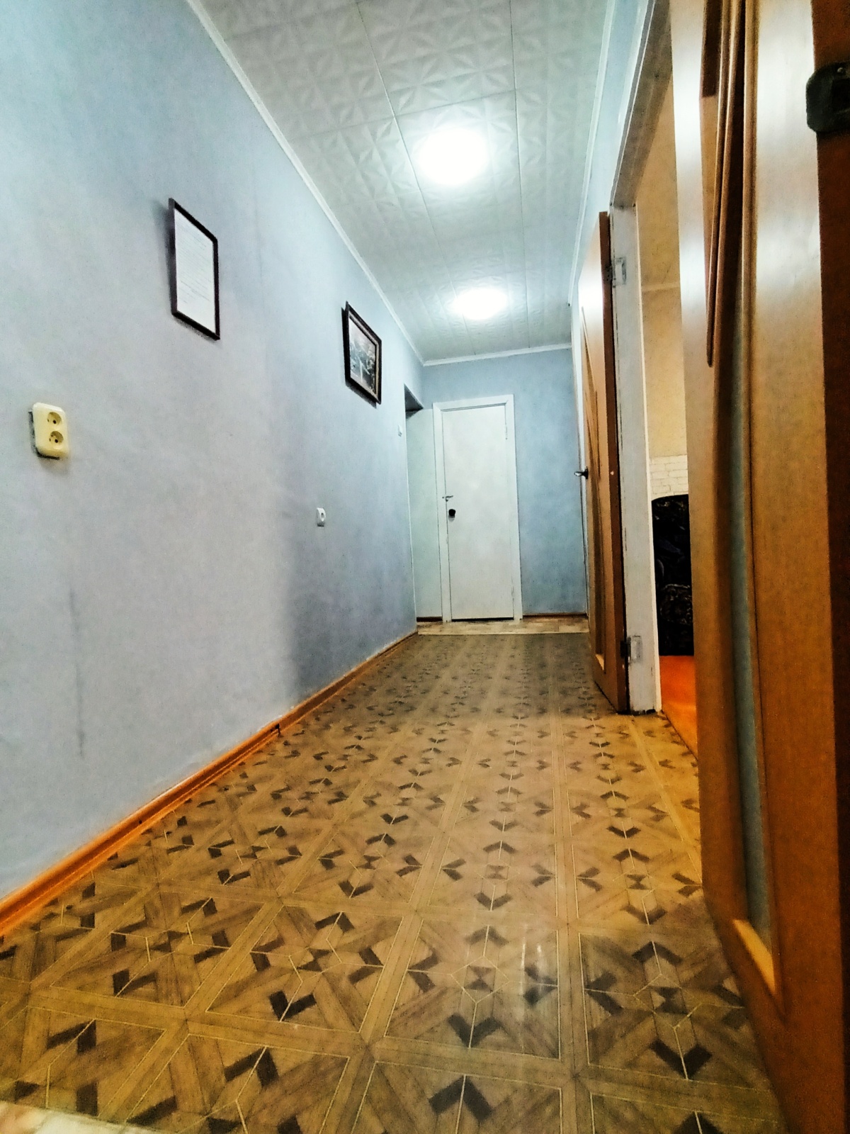 Трёхкомнатная квартира(въезд в город)